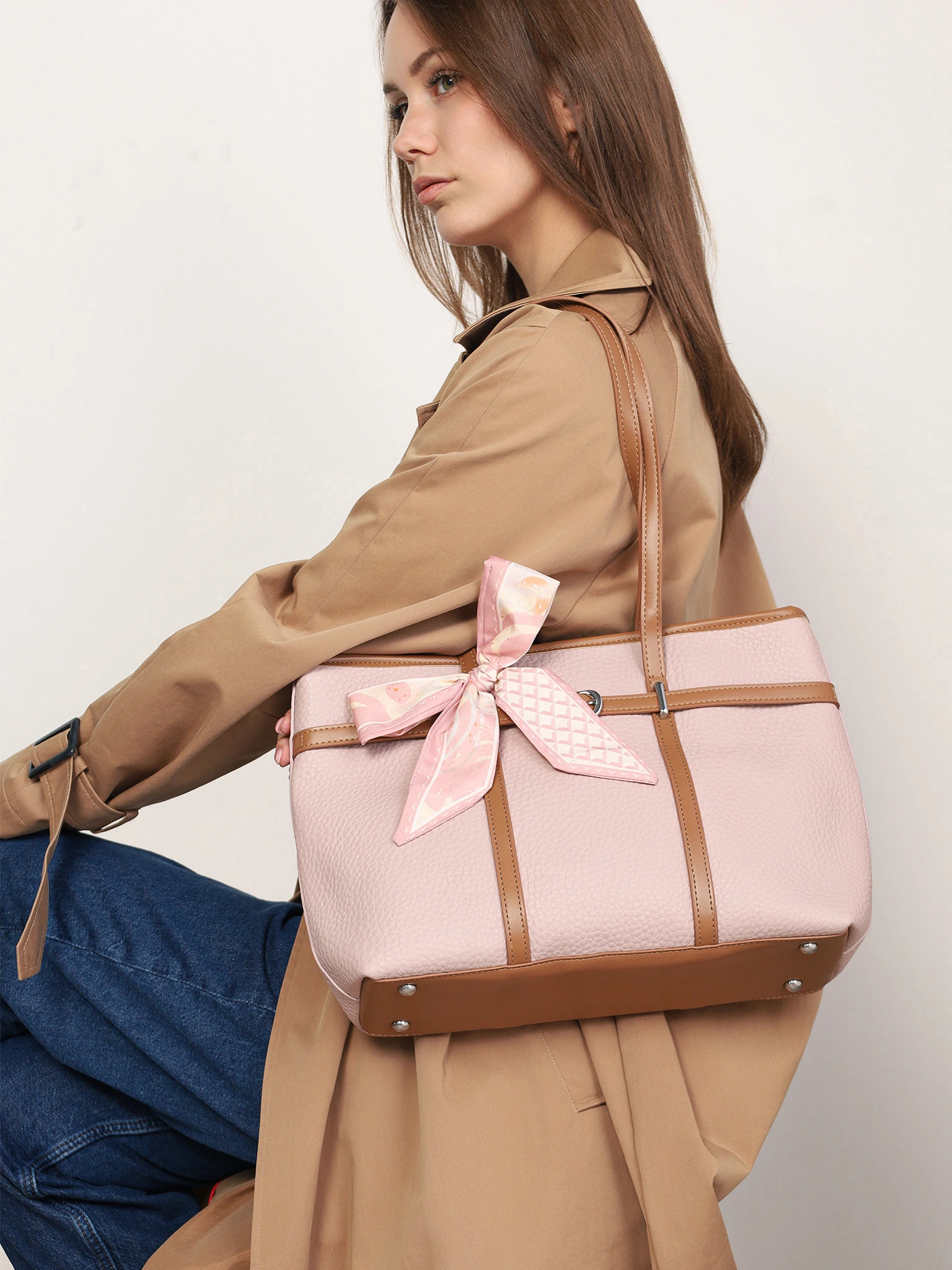 Сумка-тоут с контрастными ручками и ремешком с пряжкой в ассортименте